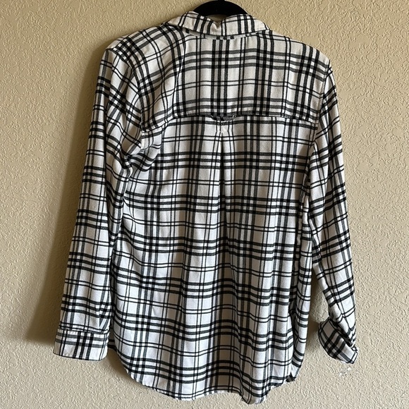 NWT American Eagle Black and White Flannel Size M Super Soft - Picture 3 of 3